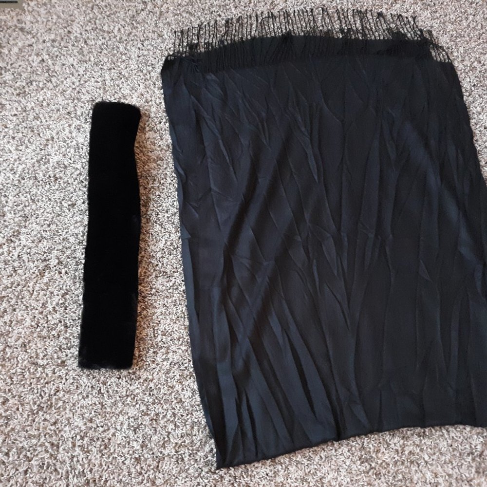 Cute 2 in 1 Scarf Black w/ Faux Fur EUC - Picture 11 of 14